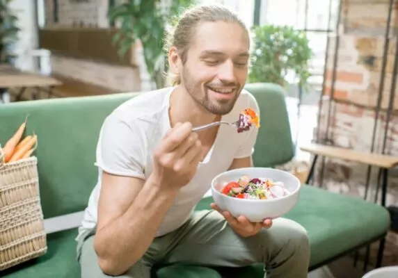 Διατροφή χωρίς ενοχές: Πώς χτίζεις υγιή σχέση με το φαγητό 2 foddrelashionship1