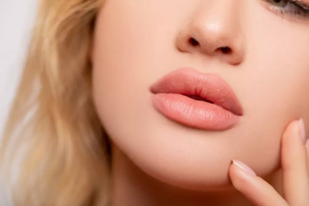 4 astuces pour avoir une bouche pulpeuse crayon à lèvres