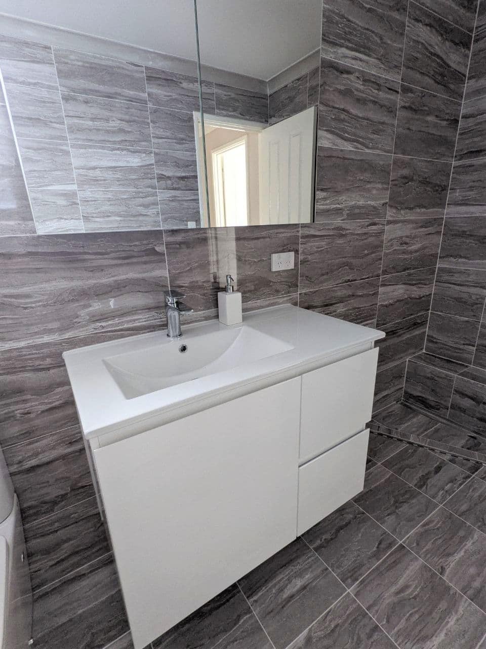 BATHROOM & LAUNDRY RENOVATIONS PERTH-TYPES OF VANITIES FOR YOUR BATHROOM 1 TYPES OF VANITIES FOR YOUR BATHROOM
