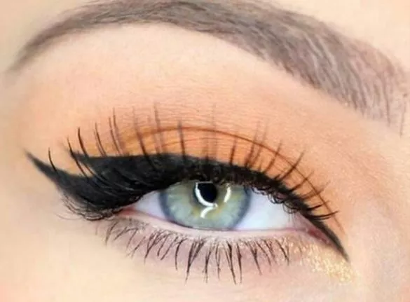 Double Flick eyeliner