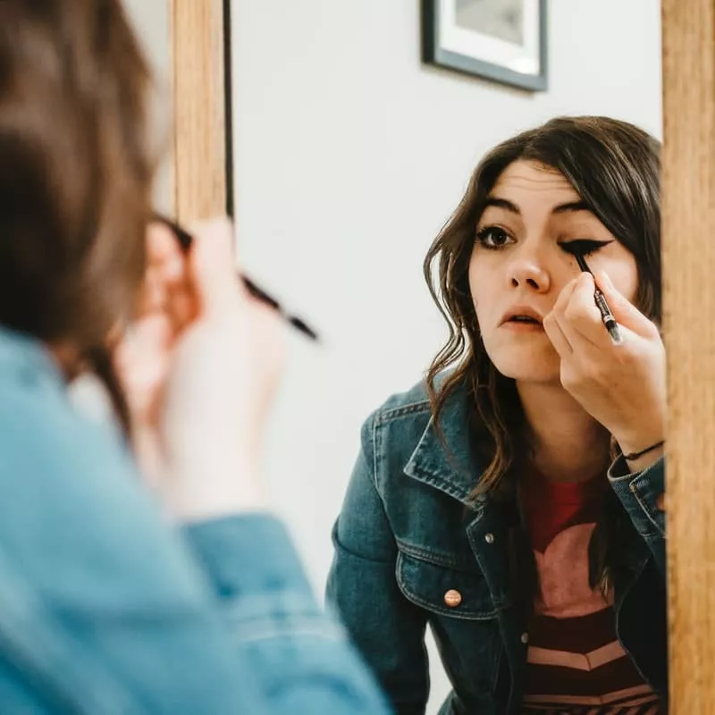 Eyeliner _ Comment bien le choisir et réaliser un trait d’eyeliner parfait