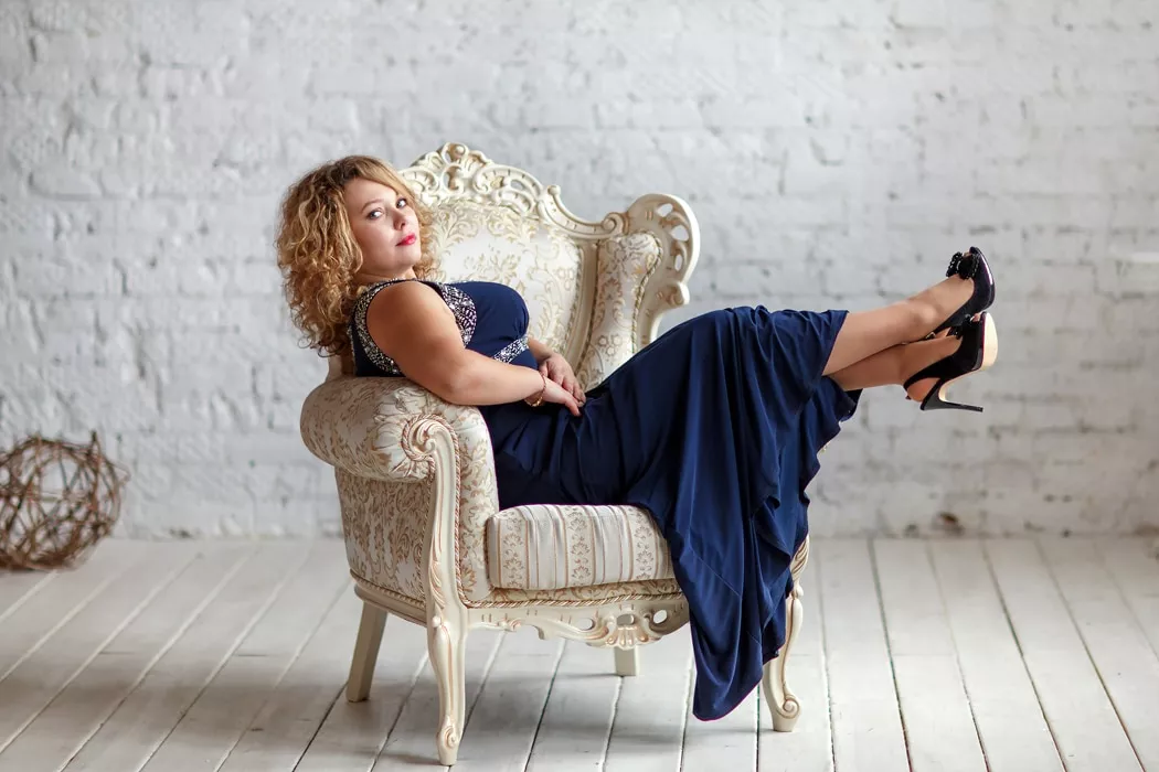 Quelle robe de soirée grande taille choisir selon ma morphologie