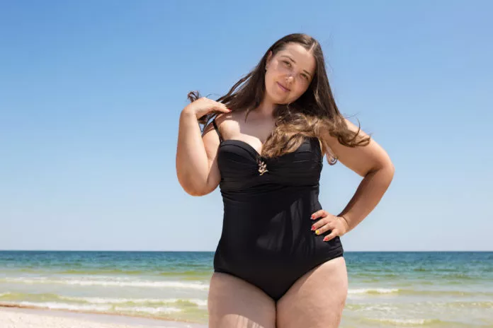 Femmes rondes: plutôt maillot de bain sculptant ou gainant