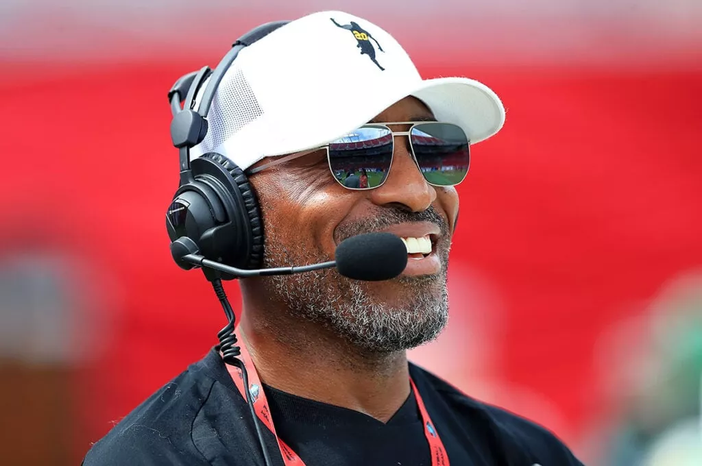 Sr'S Fab 5: Bucs' Defensive Front Has Not Been Good Enough This Year 15 Bucs Legendary Cb Ronde Barber