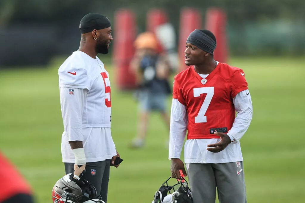 Sr'S Fab 5: Bucs' Defensive Front Has Not Been Good Enough This Year 12 Bucs Olb Haason Reddick And Rb Bucky Irving