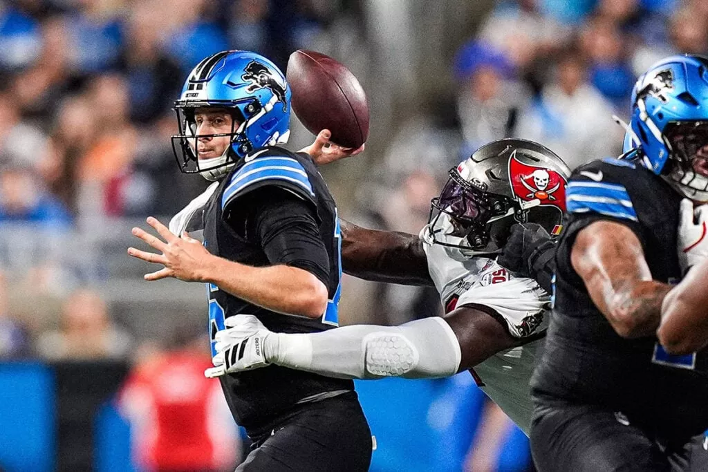 Sr'S Fab 5: Bucs' Defensive Front Has Not Been Good Enough This Year 3 Bucs Olb Yaya Diaby And Lions Qb Jared Goff