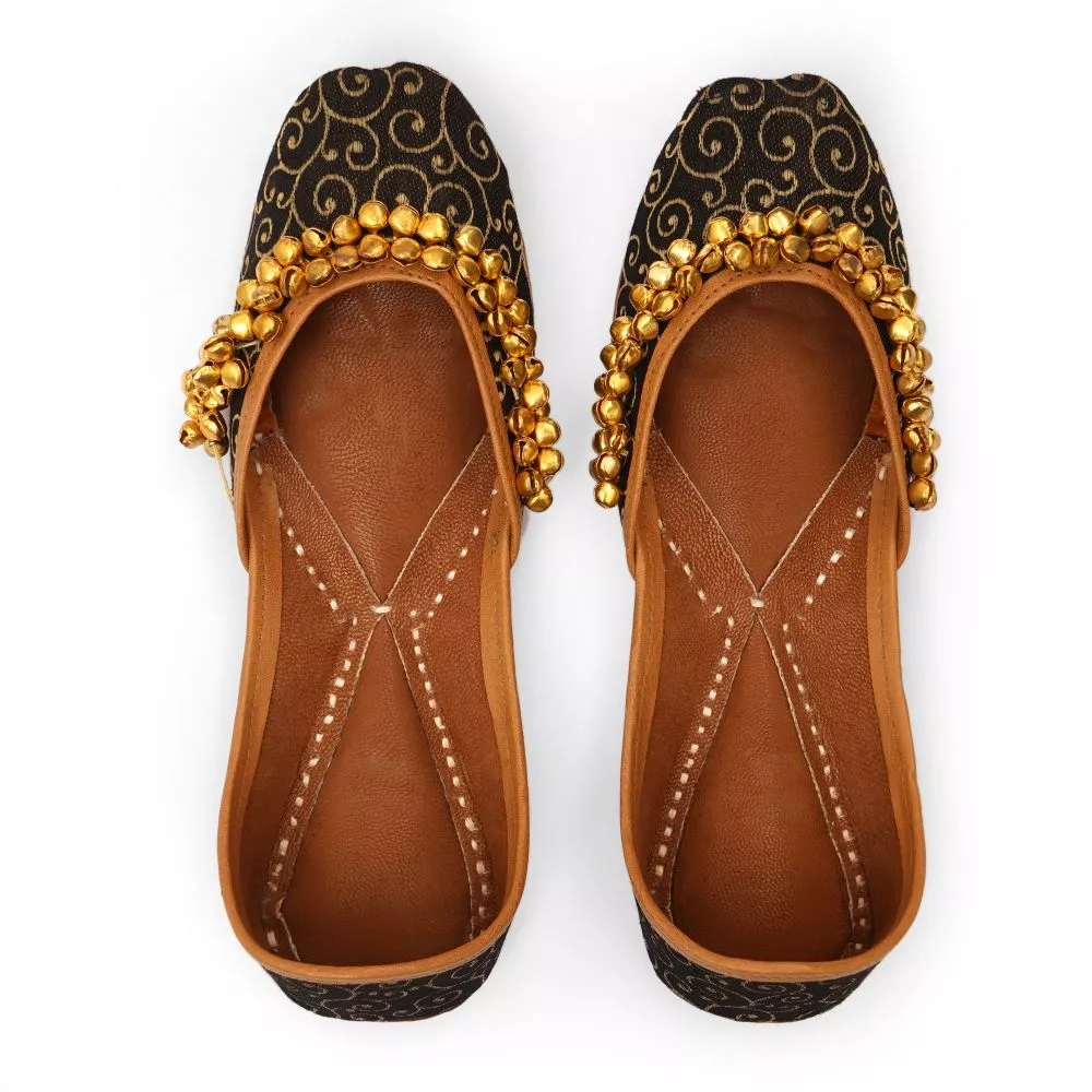 JT024-Black-Banarasi-Bridal-Jutti-with-Ghungroo_1.jpg