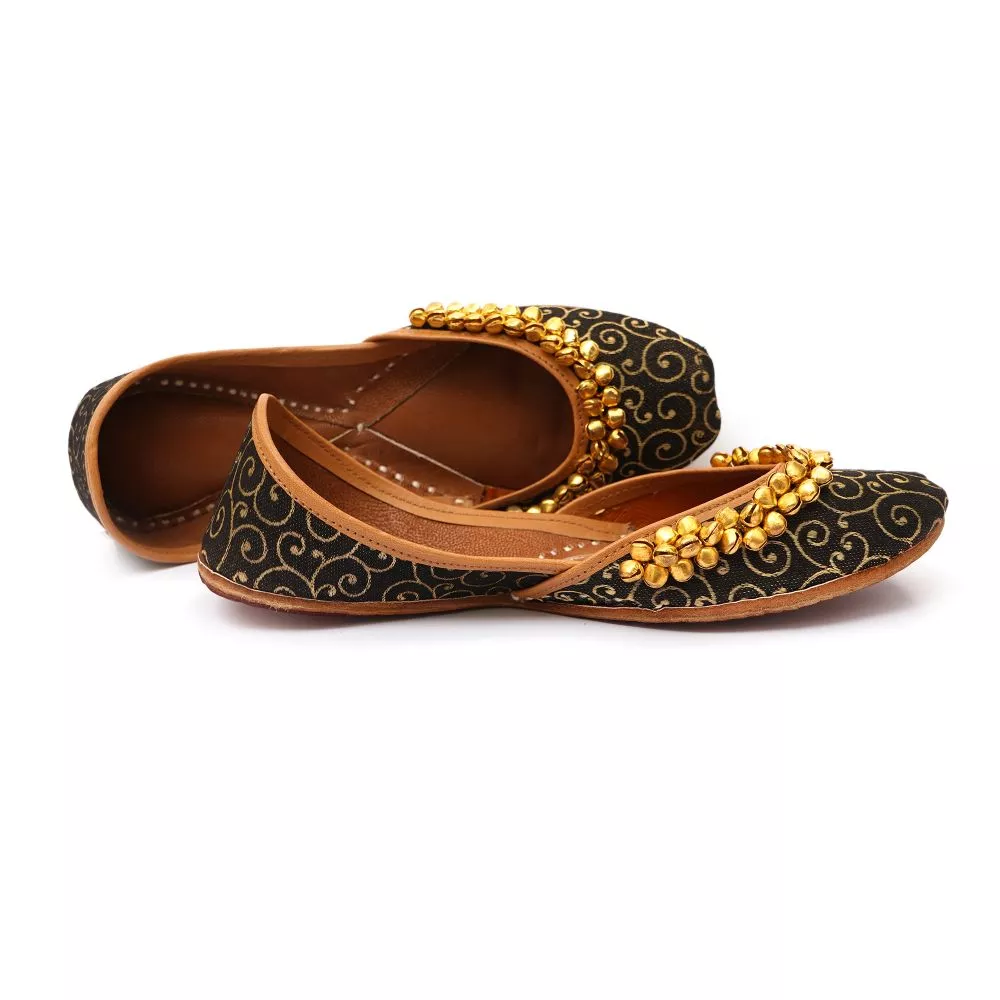 JT024-Black-Banarasi-Bridal-Jutti-with-Ghungroo_4.jpg