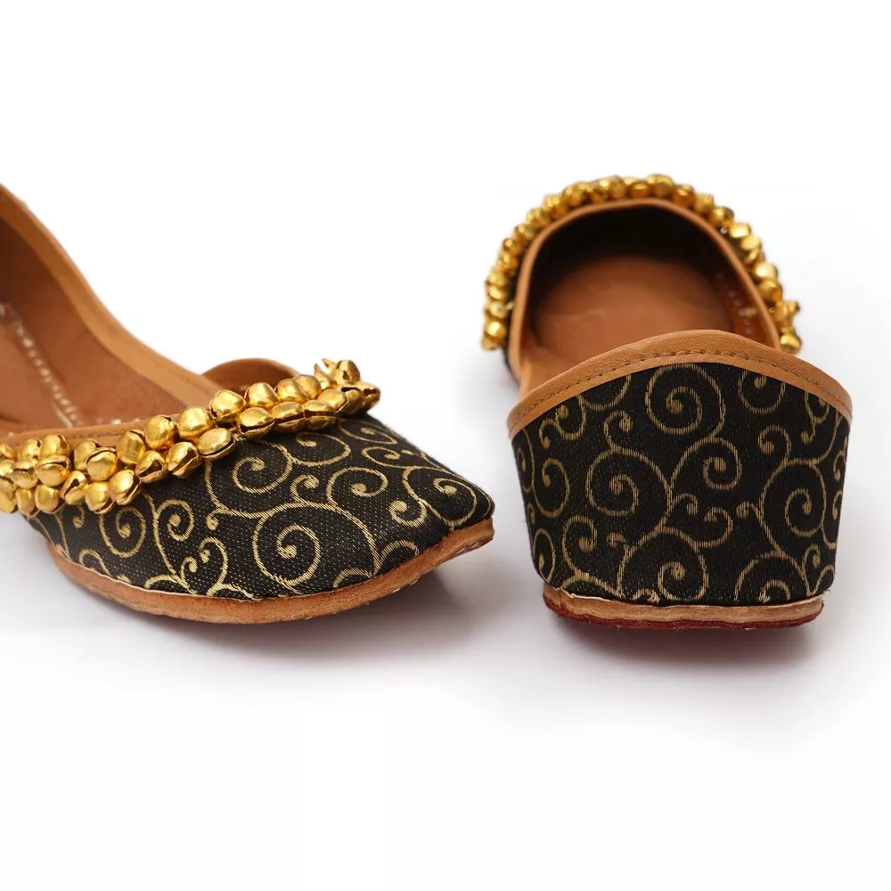 JT024-Black-Banarasi-Bridal-Jutti-with-Ghungroo_7.jpg