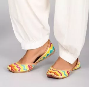 Rang Hand Embroidered Jutti