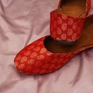 Magenta Banarasi Jaipuri Mojari/ Belly