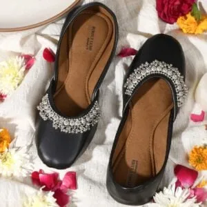 Embellished Black Punjabi Jutti for Women