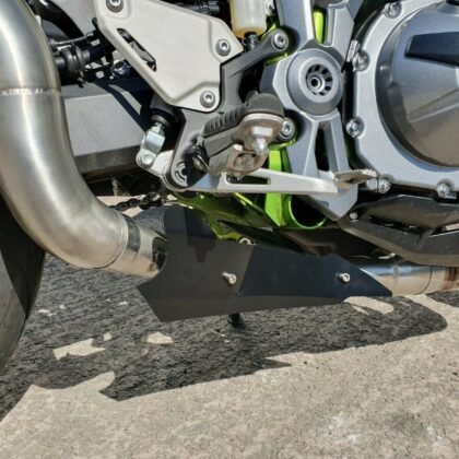 Kawasaki ZR900 Performance 17 - 2021' Exhaust Pipe & Black Alloy Shield Cover exhaust pipe cover side view
