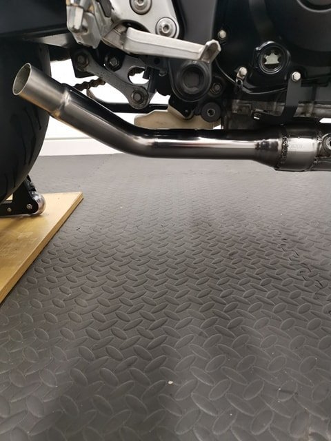 Suzuki GSR 750 De cat Pipes by Quill Performance Exhausts UK (3) Suzuki GSXR 600 750 2011 - 2019 L1 - L9 DE CAT suzuki gsxr 600 angle view