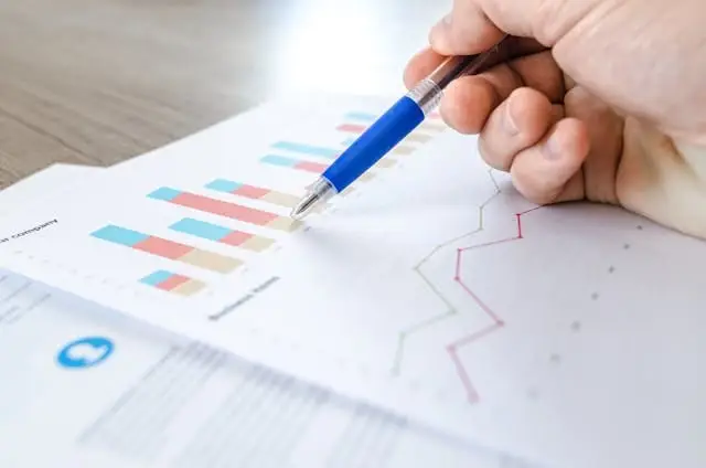 Empowering Decision-Making with AI in Data Analytics 1 AI in Data Analytics