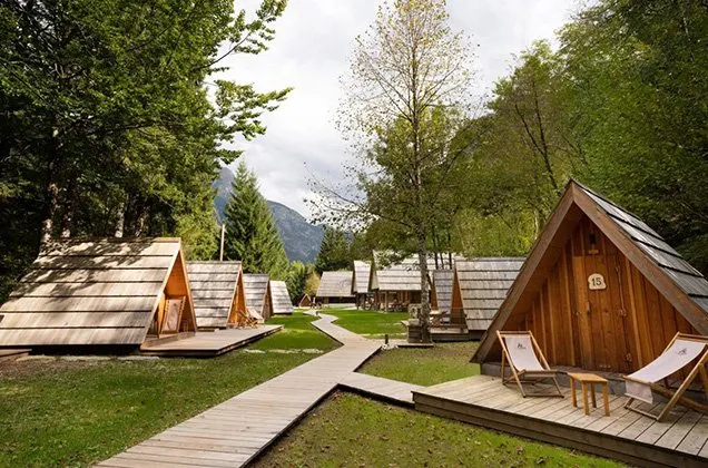 Camp Korita in de Soฤa vallei van het Triglav Nationaal Park in Sloveniรซ