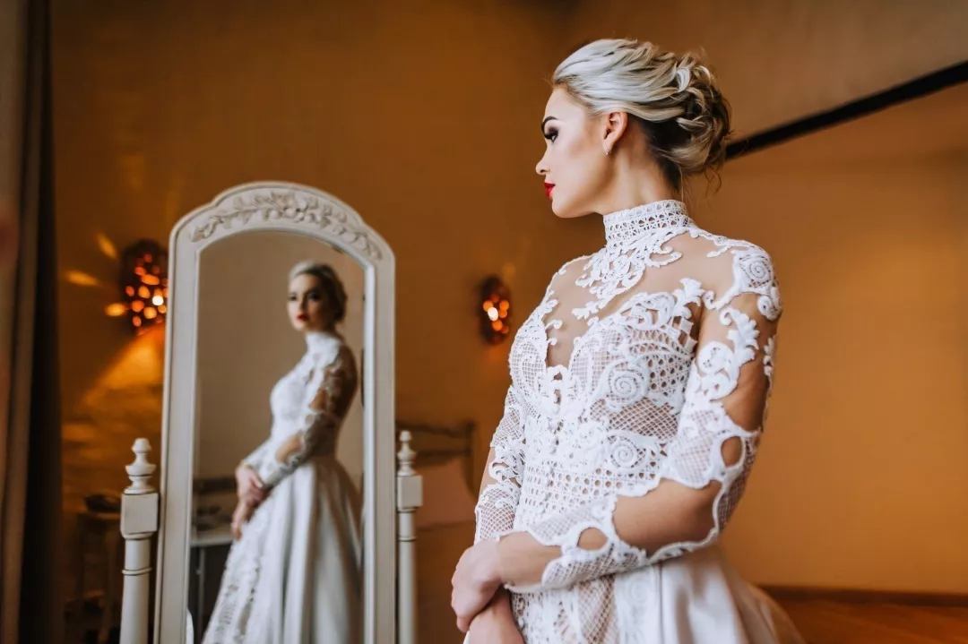 Le guide des robes de mariée en dentelle : histoire, tendances et