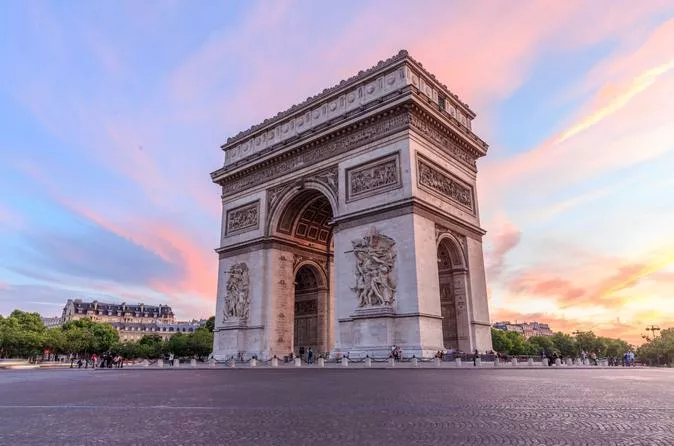 Arc de Triomphe tombée nuit