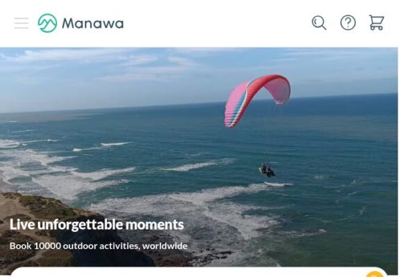 parapente survolant l'ocรฉan, une expรฉrience en plein air.