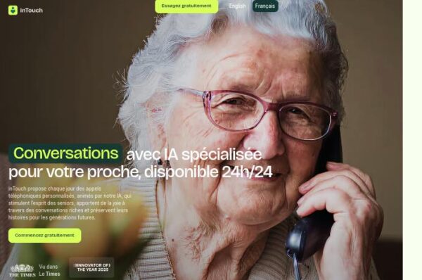 une senior au tรฉlรฉphone avec un service ia