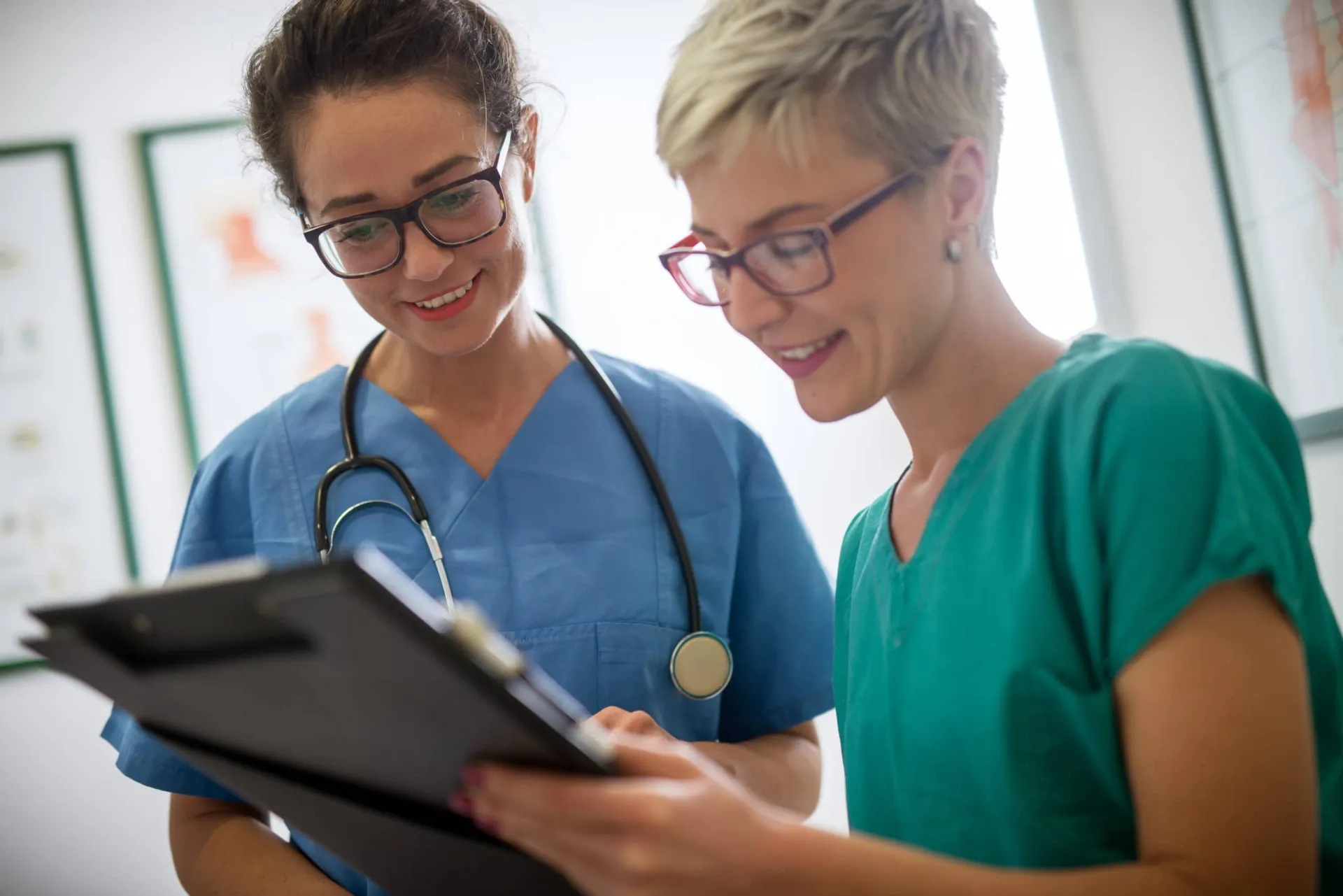 Healthcare professionals collaborating on patient care. Healthcare professionals collaborating on patient care for medtech and healthcare outreach.