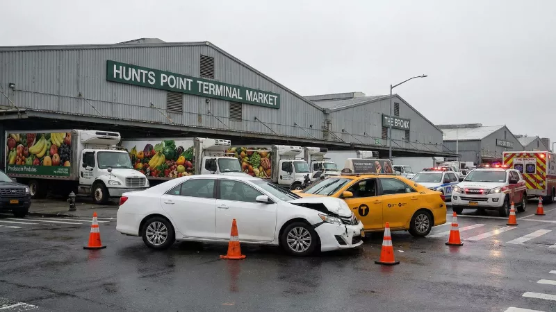 High Speed Bronx Crash Near Hunts Point Market Leaves 29 Year Old Woman Dead 4 Injured